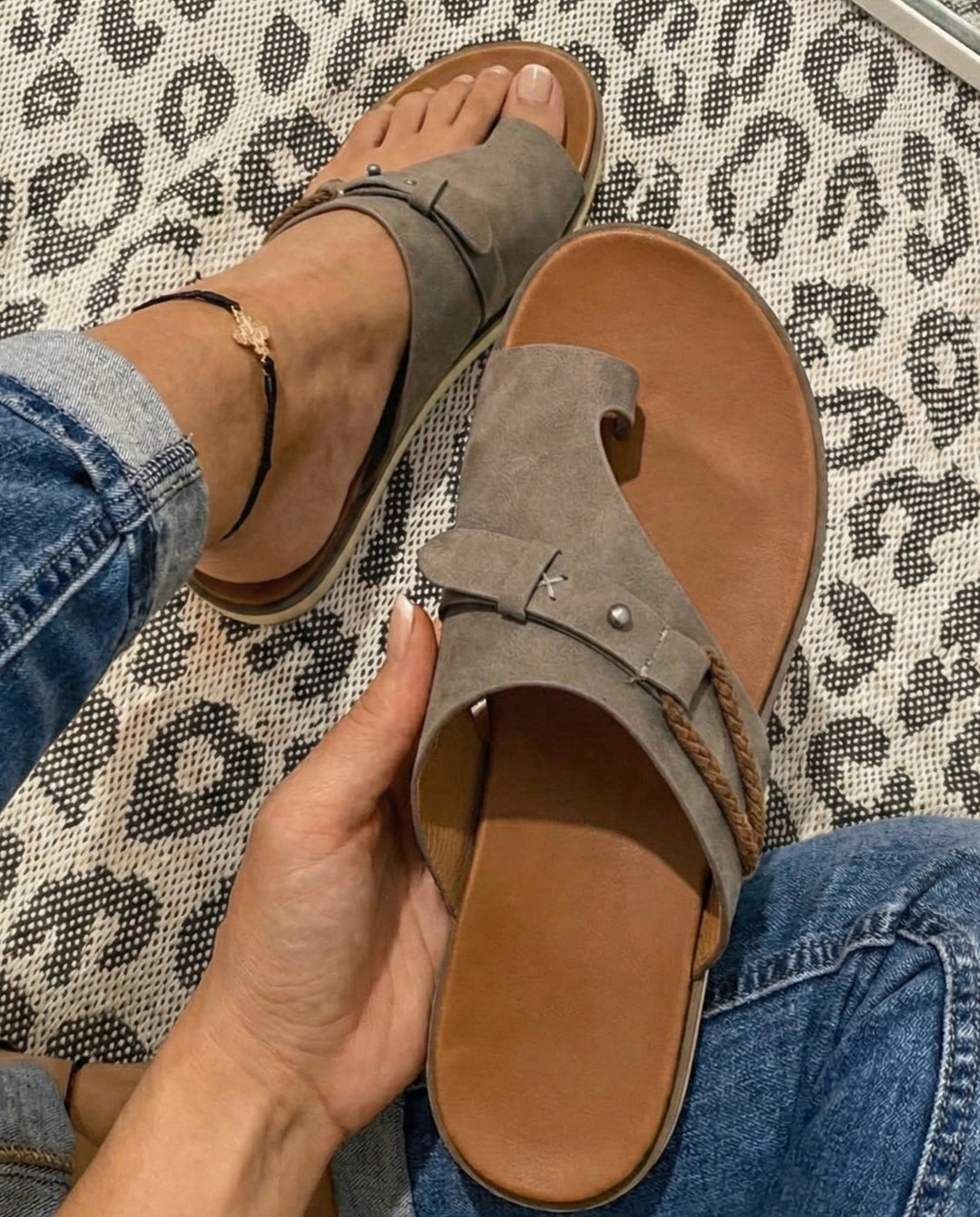 Women Summer Toe Loop Flat Casual Beach Sandals