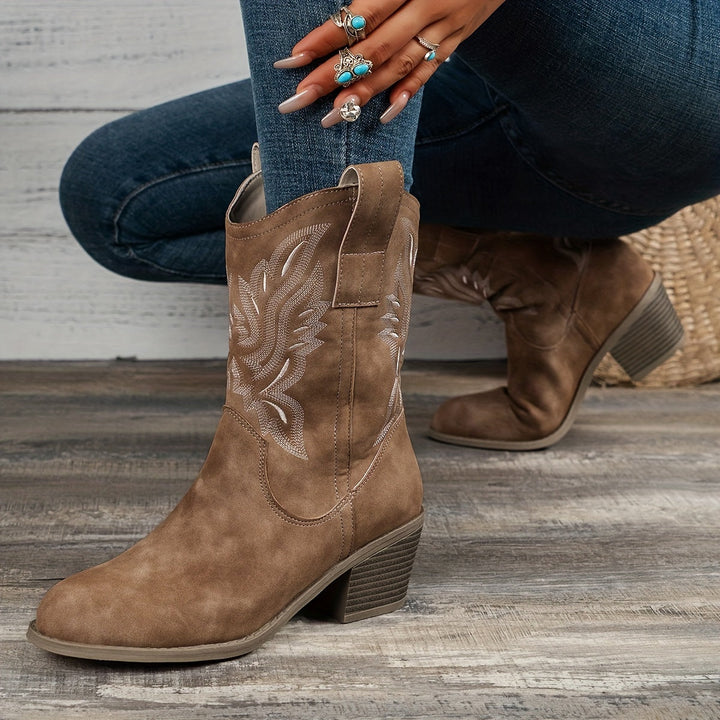 Women's Wide Calf Pull On Embroidered Western Boots